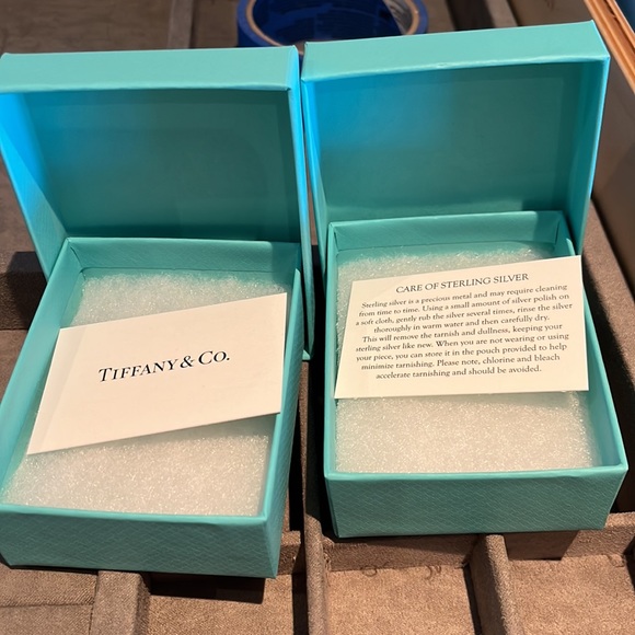 GIFT boxes 🎁! TWO Tiffany & Co cuff link boxes. PERFECT CONDITION - Picture 3 of 3